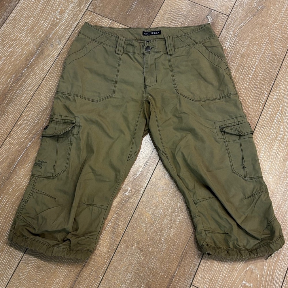 Arcteryx Womens Cargo Capri Pants Olive Green Size 4 Hiking Outdoor Gorpcore